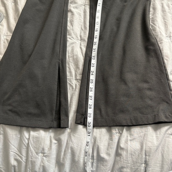 Vuori Granite High Waist Flare in Black Heather Size Small Split Hem Style - Picture 15 of 15